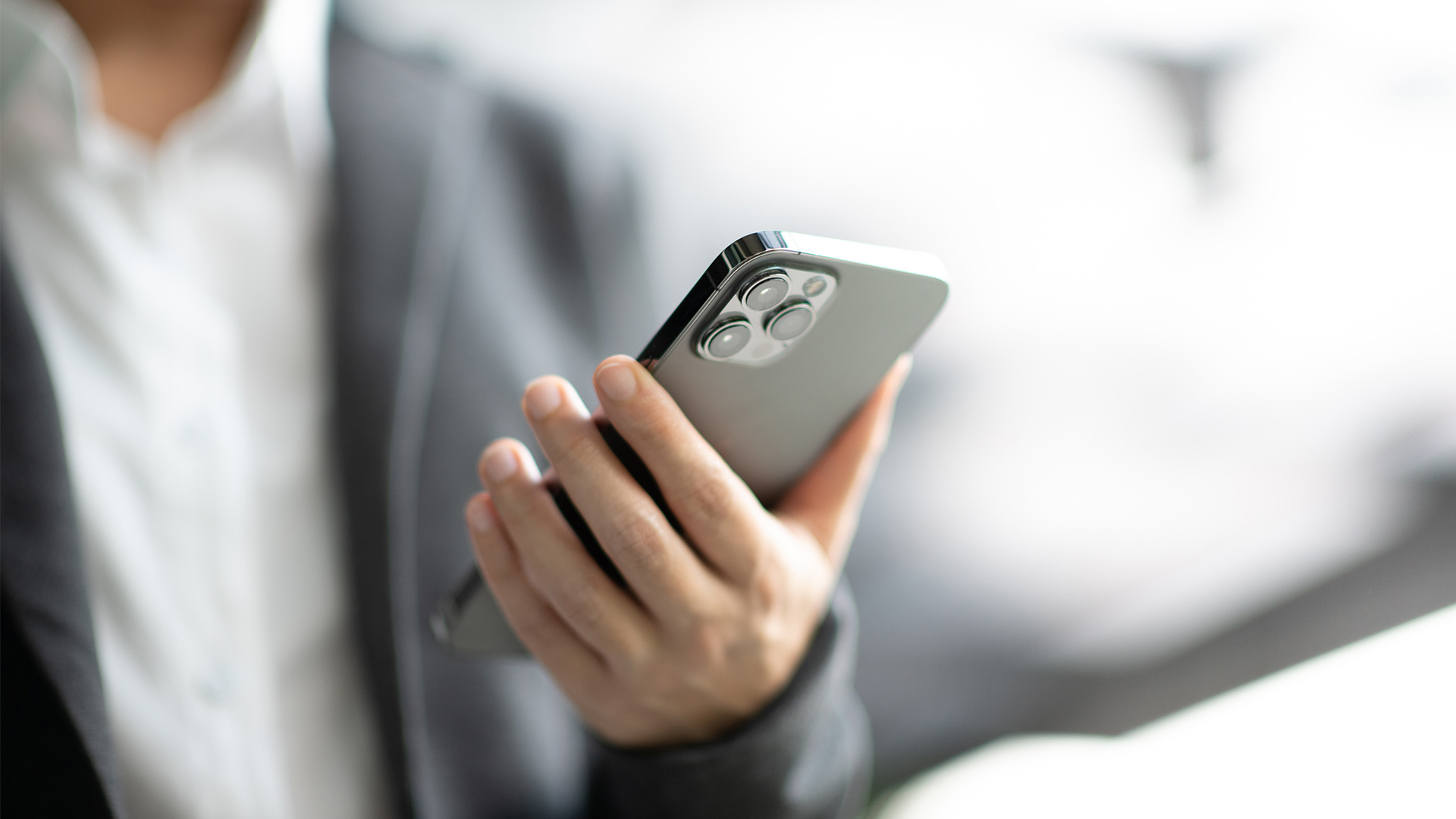 Cutomer holding an Apple iPhone